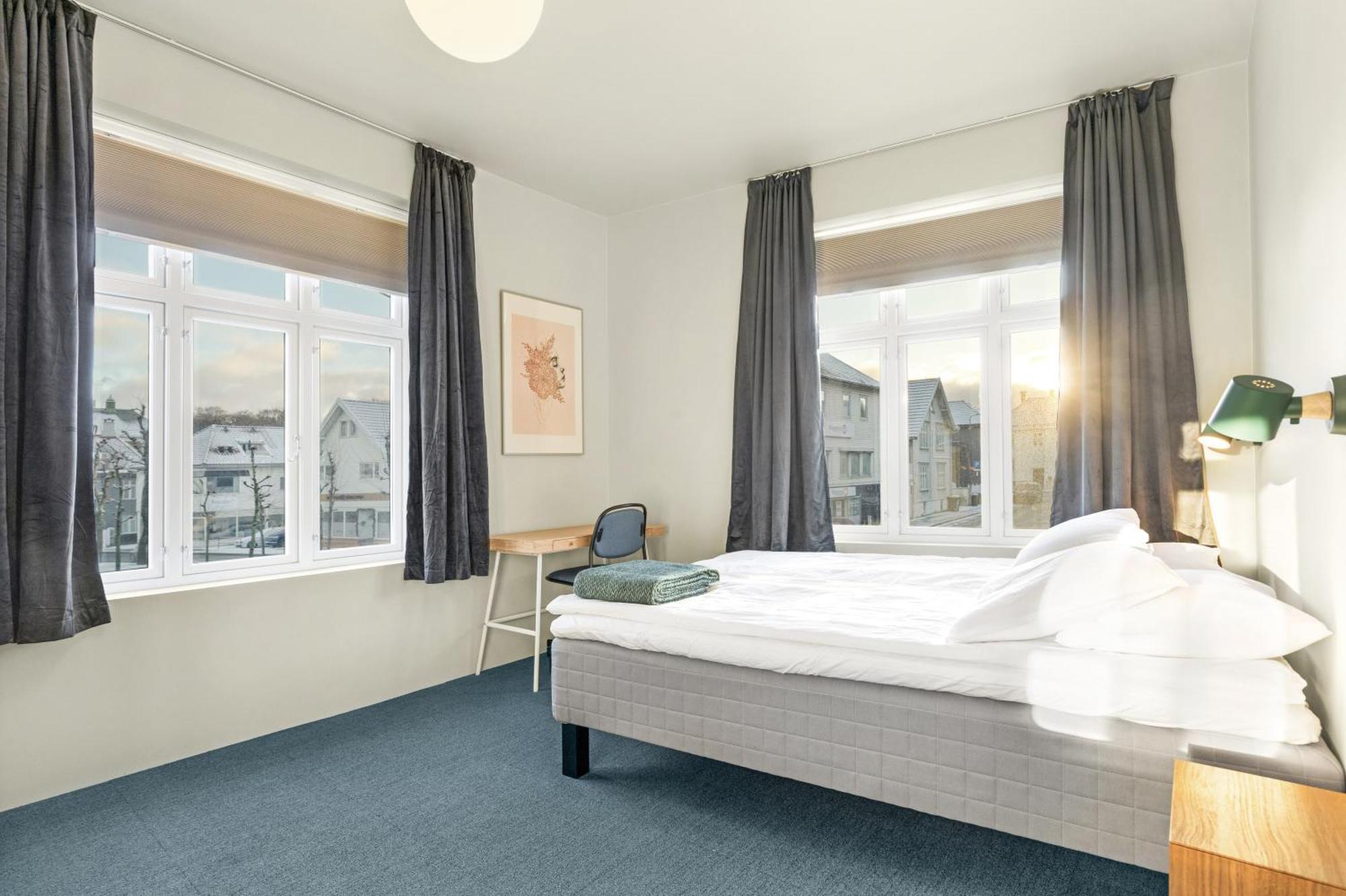 Central Guest House - Bedroom With Private Bathroom Ставангер Стая снимка
