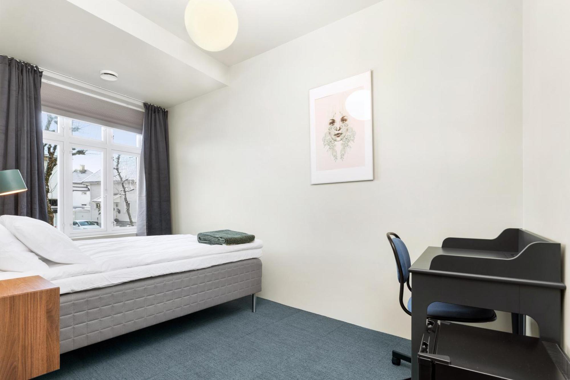 Central Guest House - Bedroom With Private Bathroom Ставангер Стая снимка