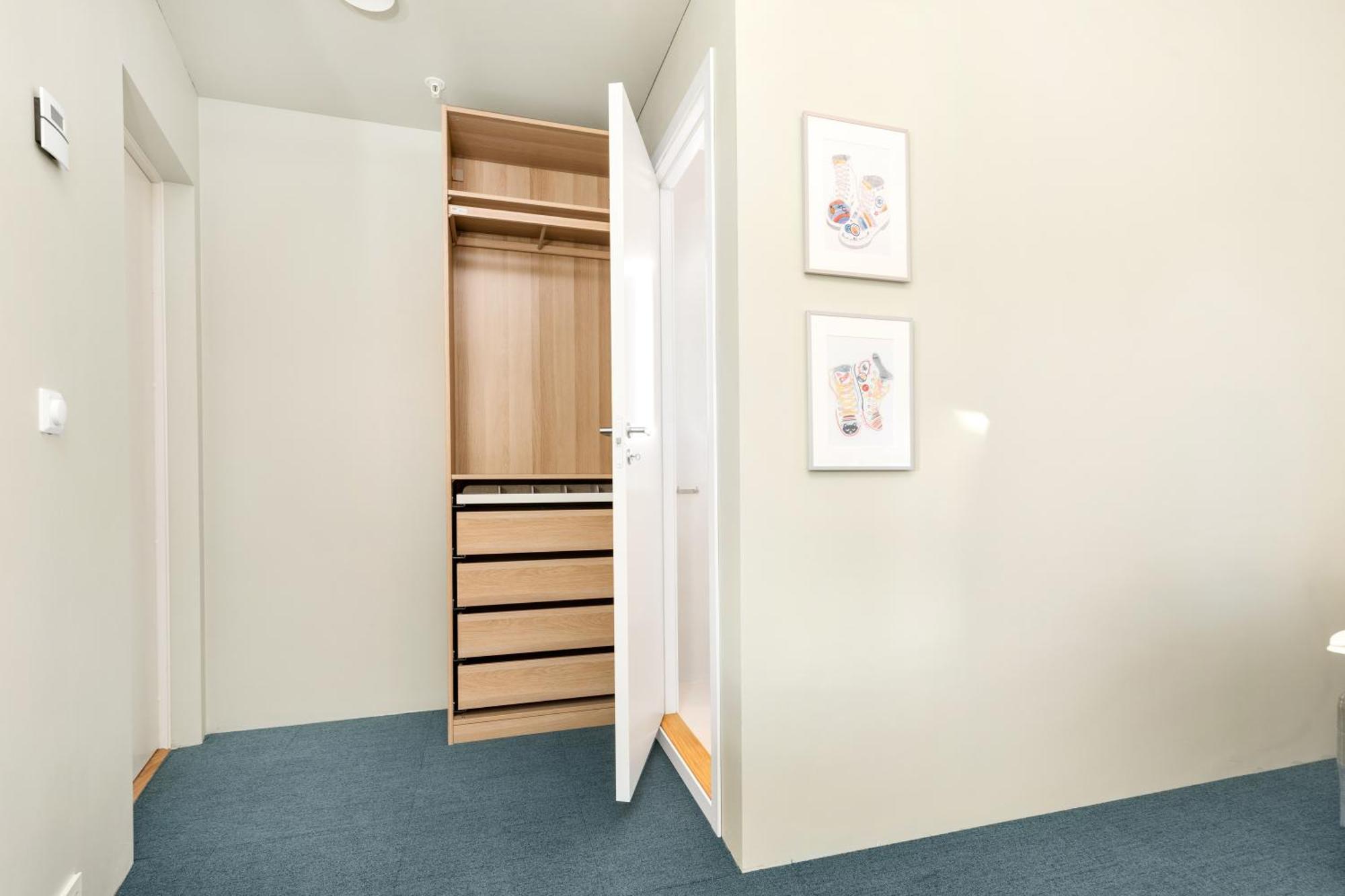 Central Guest House - Bedroom With Private Bathroom Ставангер Стая снимка