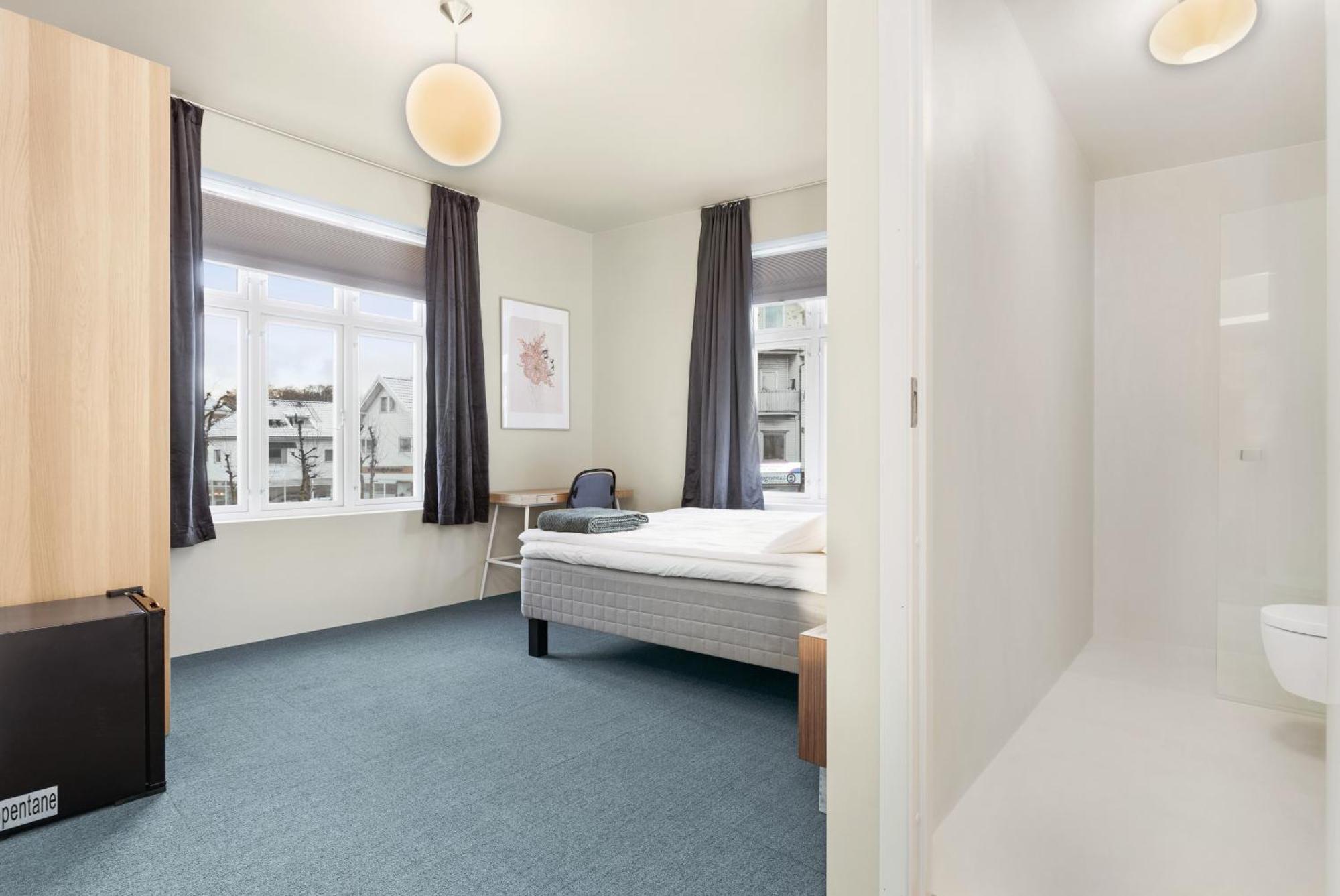 Central Guest House - Bedroom With Private Bathroom Ставангер Стая снимка