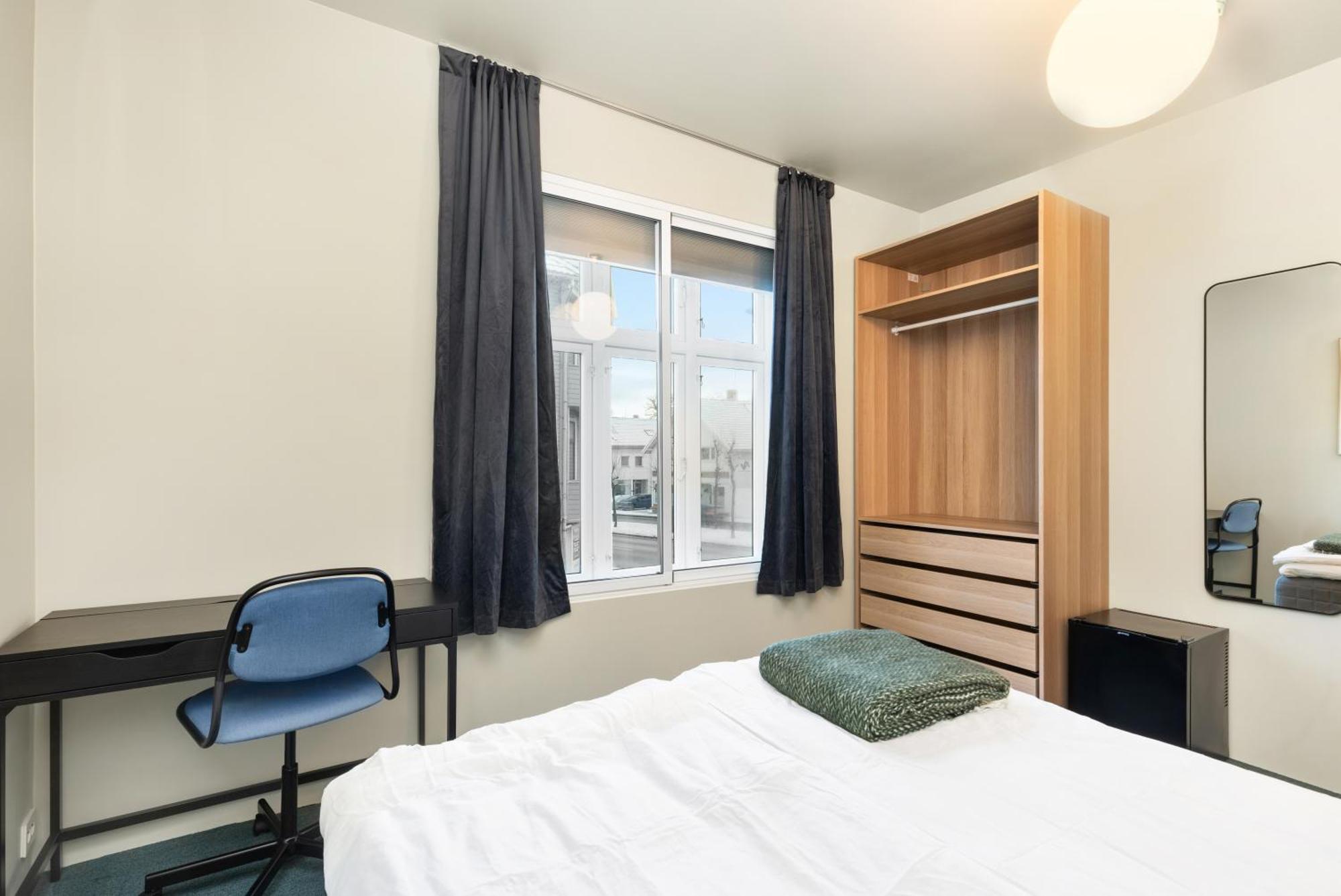 Central Guest House - Bedroom With Private Bathroom Ставангер Стая снимка