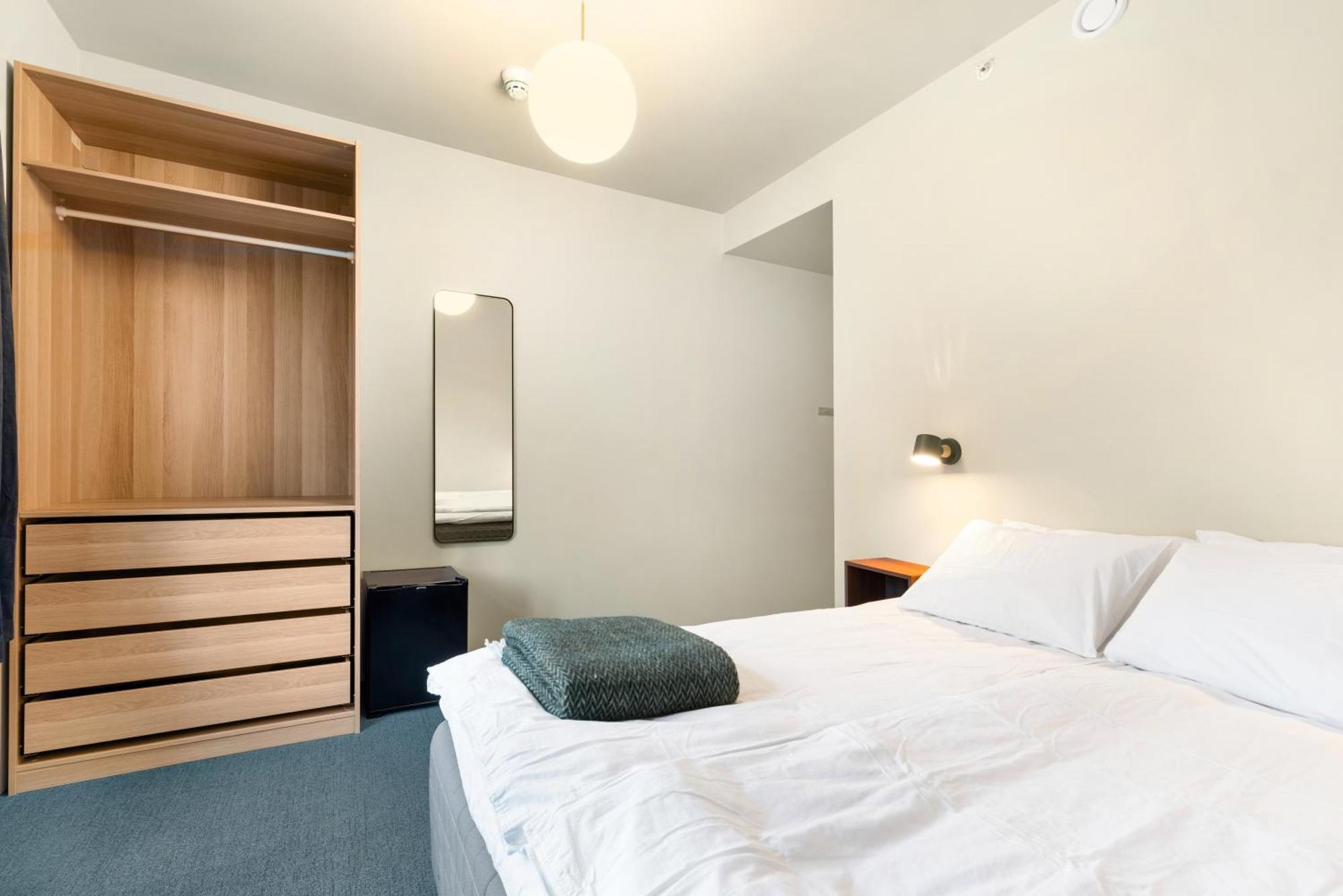 Central Guest House - Bedroom With Private Bathroom Ставангер Стая снимка